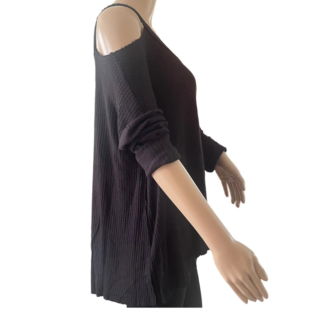 emory park    Black V-neck Long Sleeve Top w Cold Shoulder Styling   Size Small